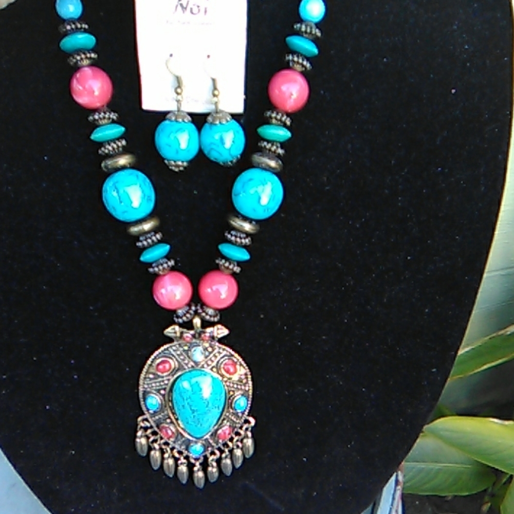 Nwt  Necklace and earring set - Picture 8 of 8